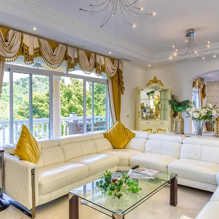 Casa Darcey Villa *